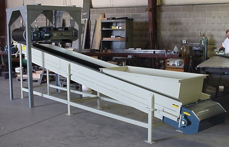Inclined belt conveyor with feed hopper & magnetic cross-belt separator.